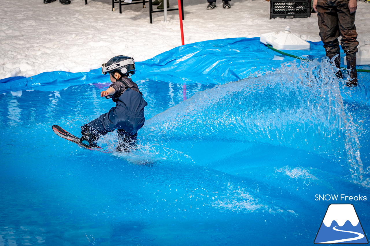 富良野スキー場｜いよいよインターナショナルなイベントに？！春シーズン恒例『第13回 Pond Skimming 池渡り』開催～♪